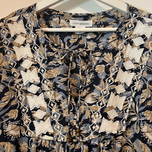 EUC Lucky Brand peasant style dress w/cotton under slip.Unique white embroidery - Picture 2 of 10